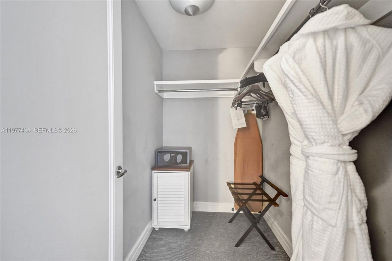 1435 Brickell Ave , Unit 3308, Miami, FL 33131 Photo