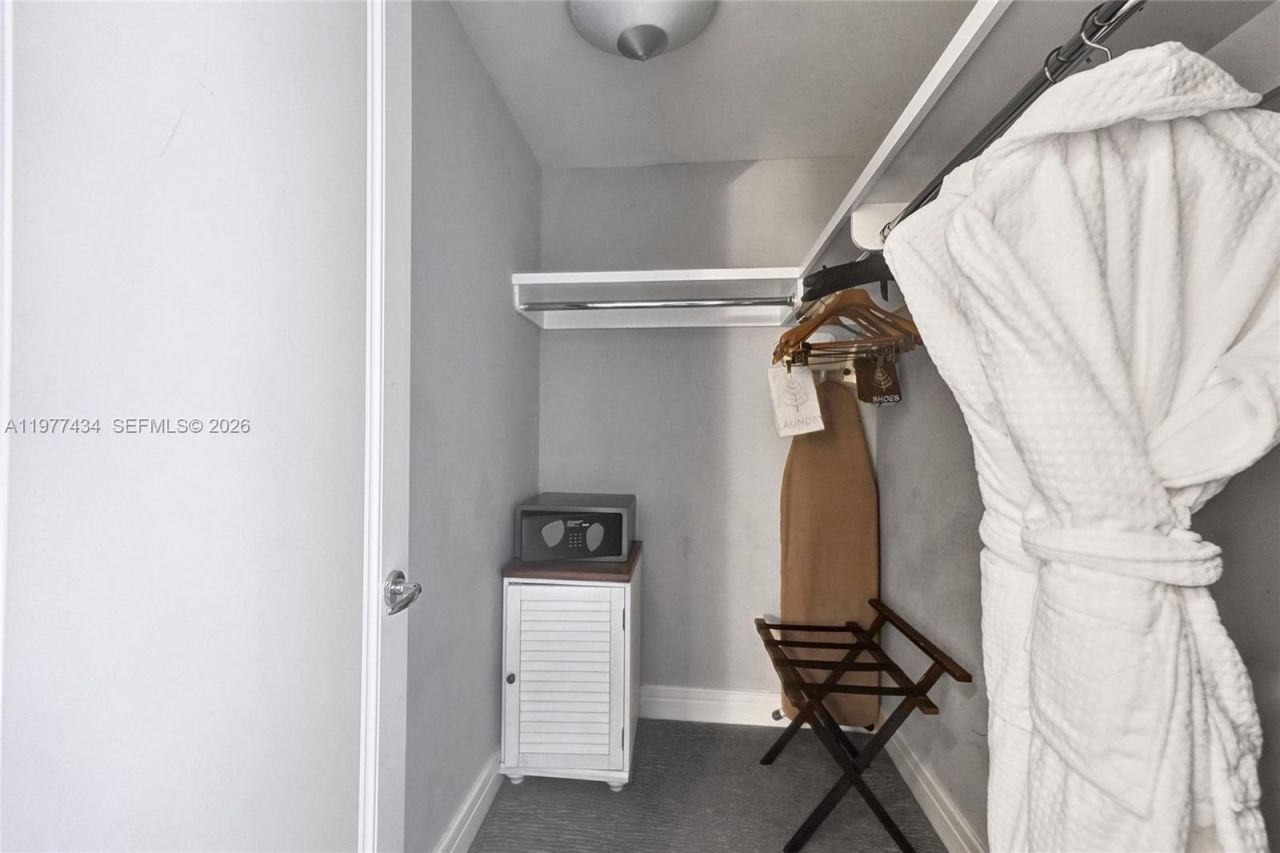 1435 Brickell Ave , Unit 3308, Miami, FL 33131 Photo