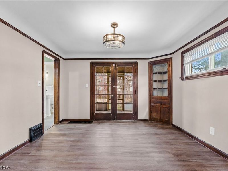 18303 Canterbury Road, Cleveland, OH 44119 Photo 10