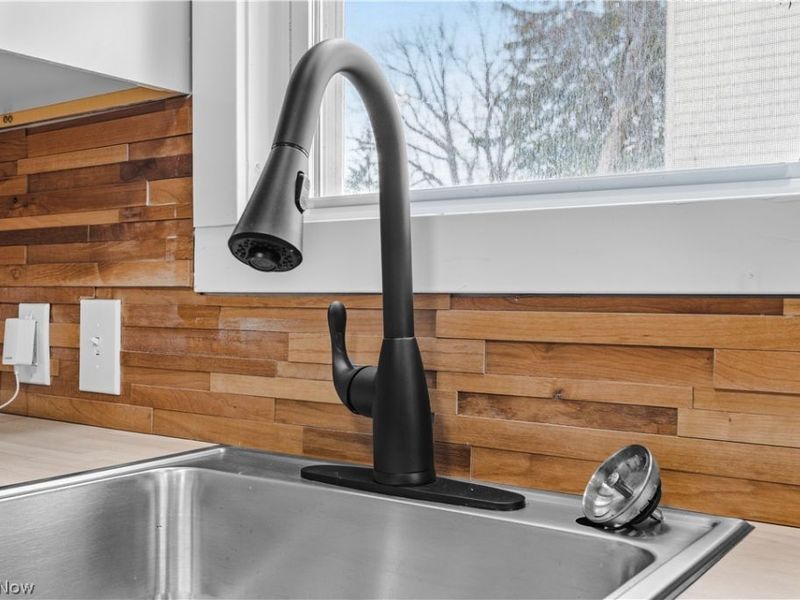 18303 Canterbury Road, Cleveland, OH 44119 Photo 15