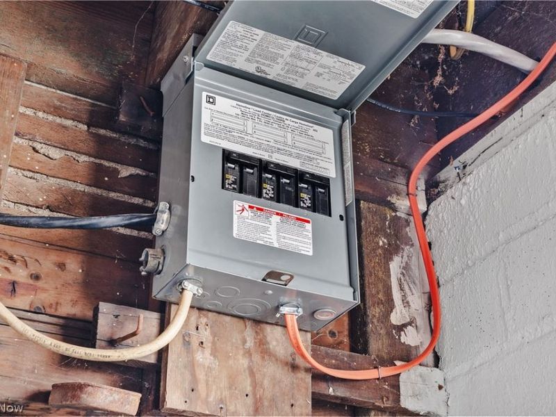 18303 Canterbury Road, Cleveland, OH 44119 Photo 34