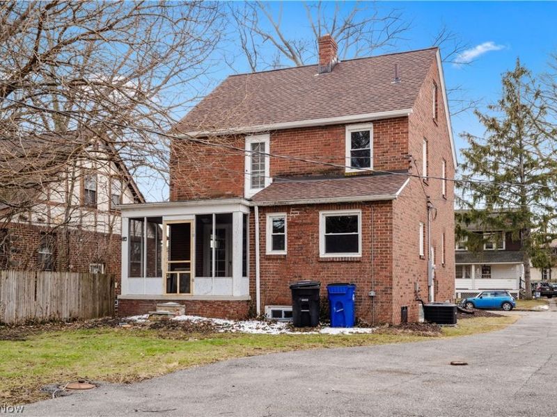 18303 Canterbury Road, Cleveland, OH 44119 Photo 5