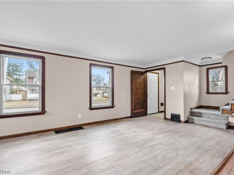 18303 Canterbury Road, Cleveland, OH 44119 Photo 6