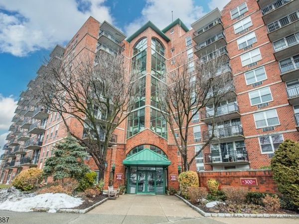 300 Main St, Unit 915, Little Falls, NJ 07424