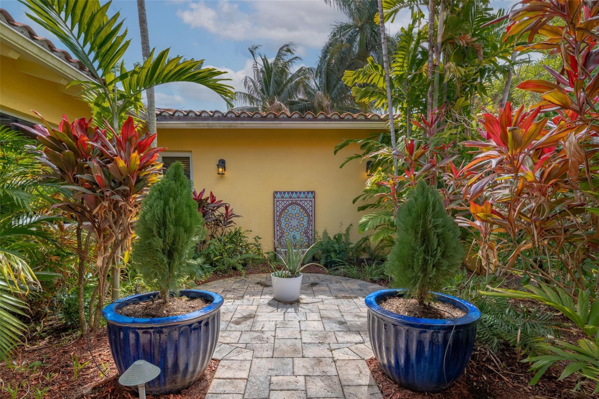 330 Royal Plaza Drive, Fort Lauderdale, FL 33301 Photo