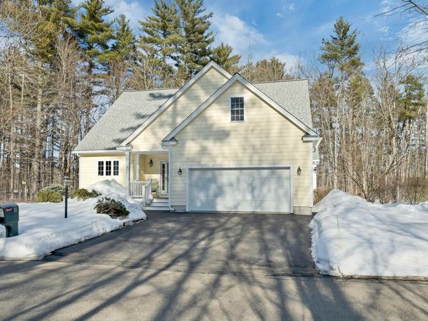 11 Vineyard Drive, Stratham, NH 03885