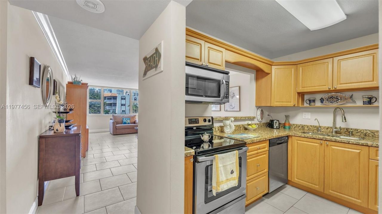 3180 S Ocean Dr , Unit 322, Hallandale Beach, FL 33009 Photo