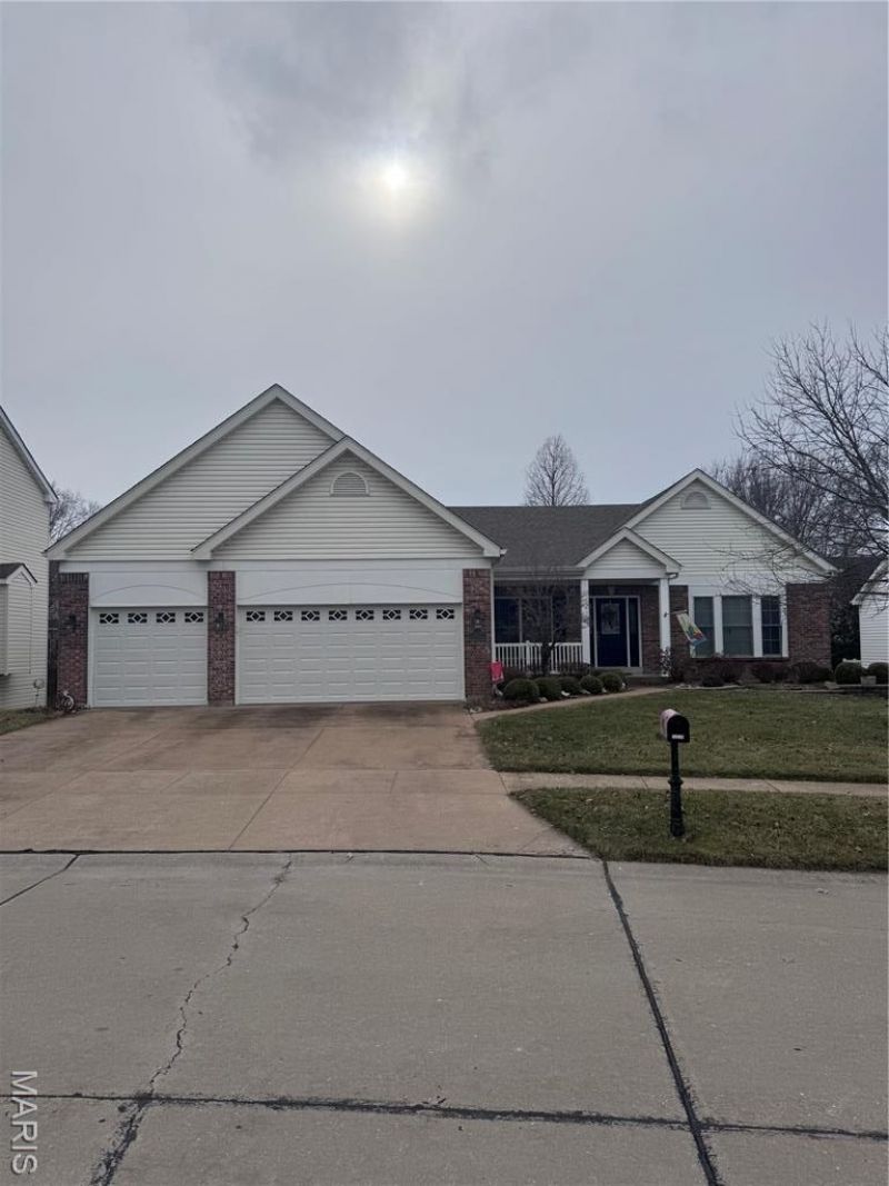10239 Hartshill Lane, Saint Louis, MO 63128 Main Photo