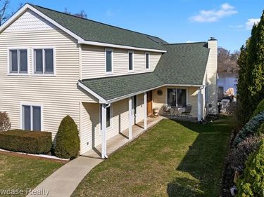 2324 N Duck Lake Road, Highland Twp, MI 48356
