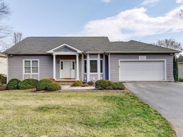 1052 8th Fairway Lane, Huddleston, VA 24104