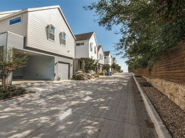 1225 Crownview Lane, Dallas, TX 75208