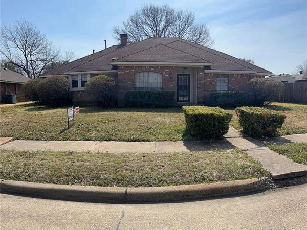 222 Faircrest Drive , Garland, TX 75040