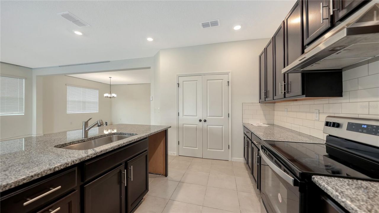 7422 35th Lane E, Sarasota, FL 34243 Photo