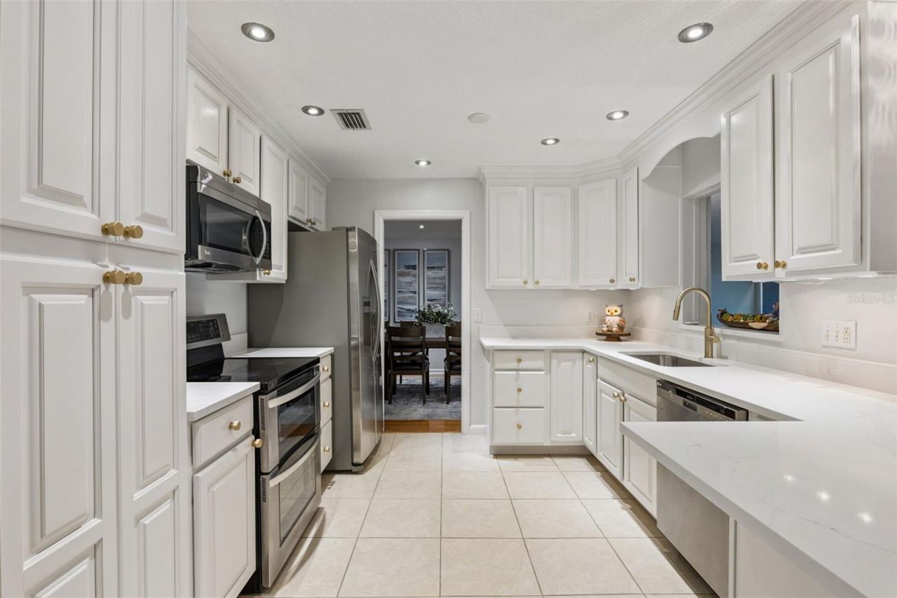 6007 Linneal Beach Drive, Apopka, FL 32703 Photo