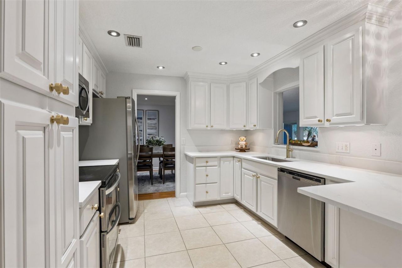 6007 Linneal Beach Drive, Apopka, FL 32703 Photo