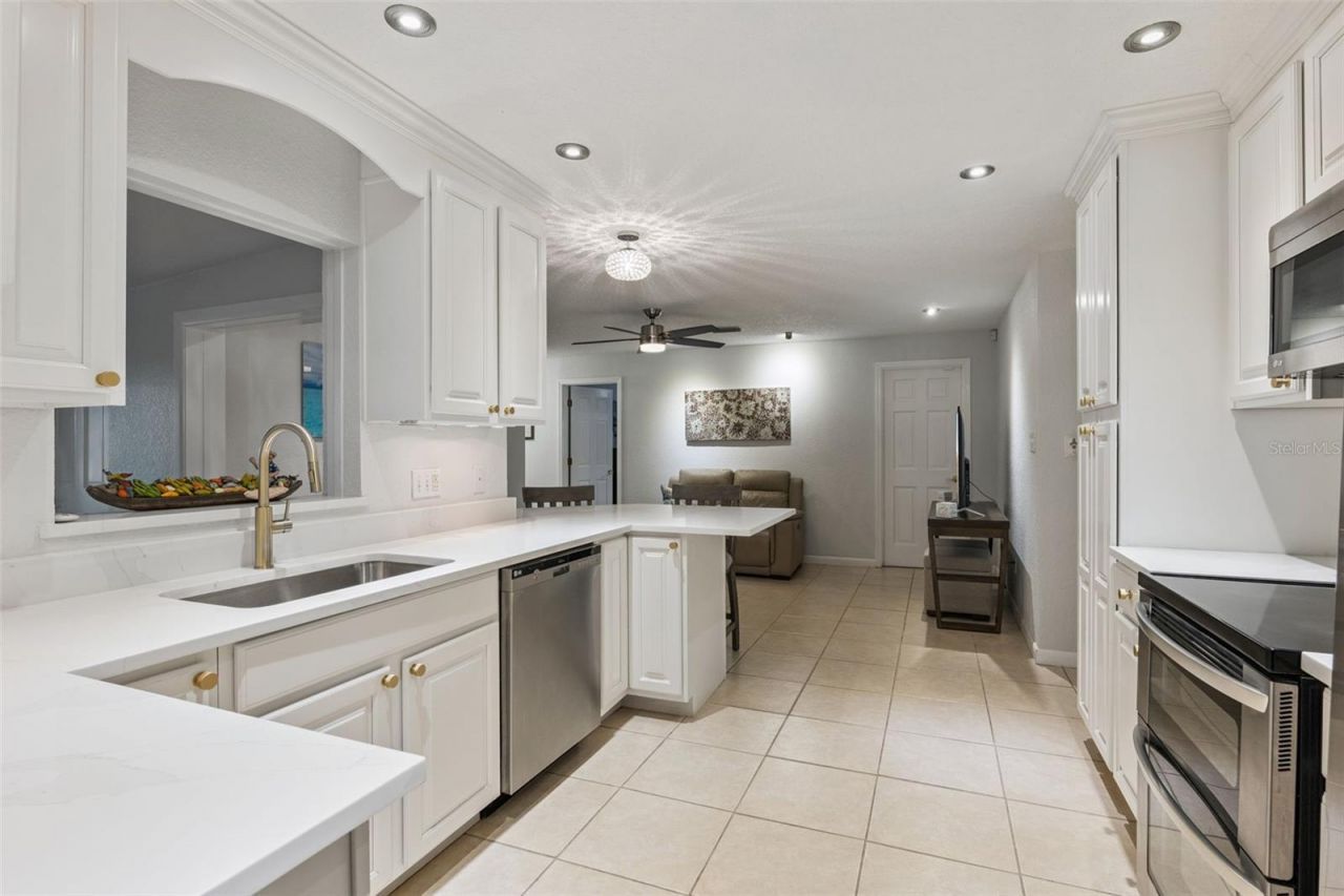 6007 Linneal Beach Drive, Apopka, FL 32703 Photo