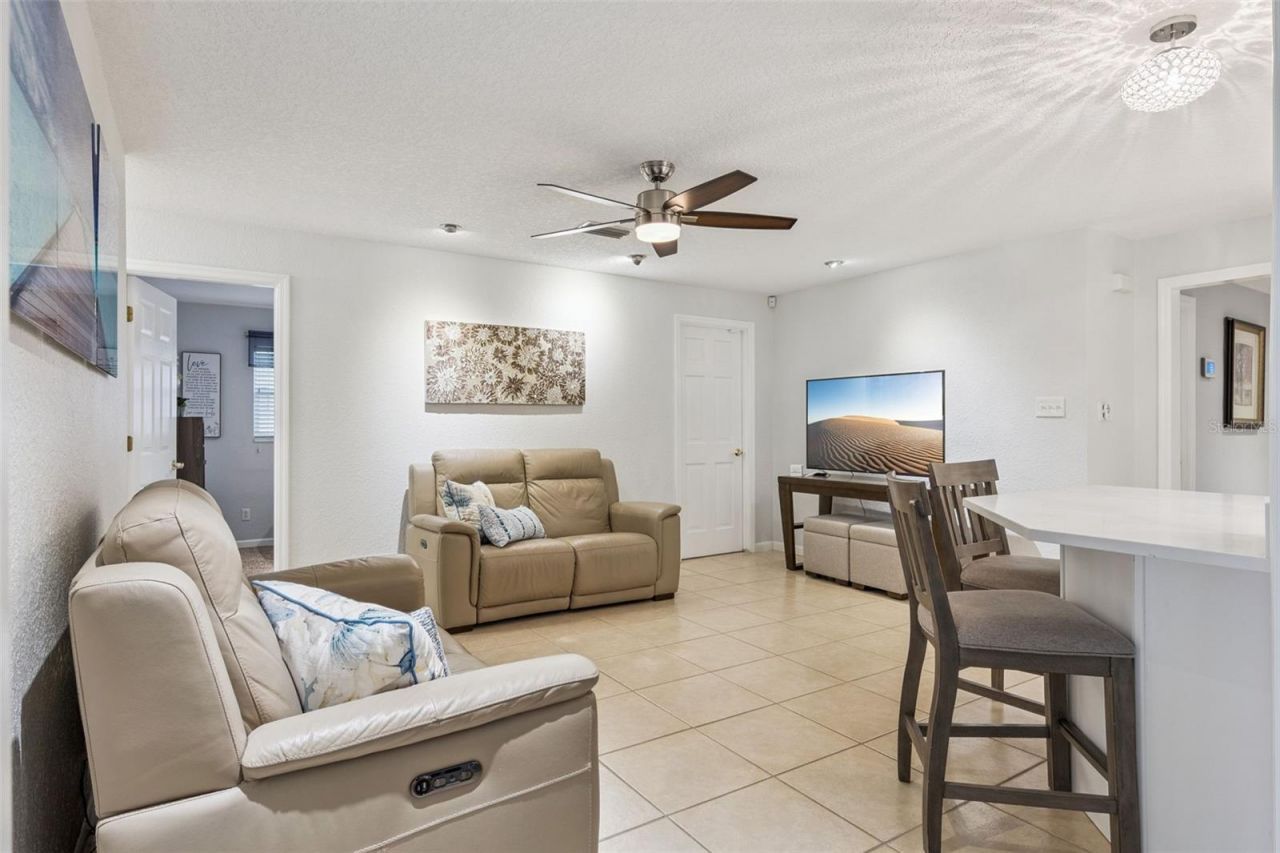 6007 Linneal Beach Drive, Apopka, FL 32703 Photo