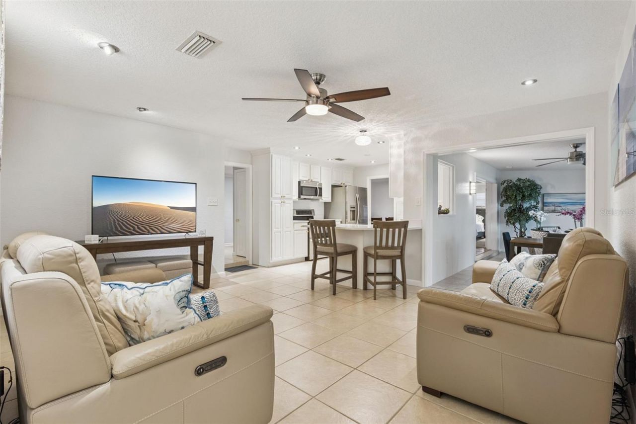 6007 Linneal Beach Drive, Apopka, FL 32703 Photo