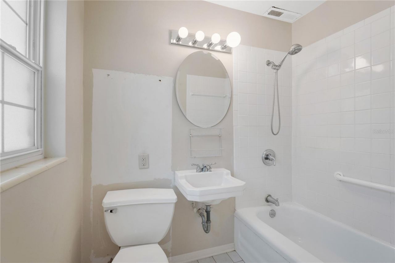 2400 Andalusia Way Ne, Saint Petersburg, FL 33704 Photo