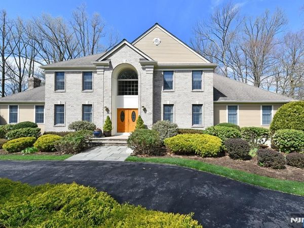34 Walsh Drive, MAHWAH, NJ 07430