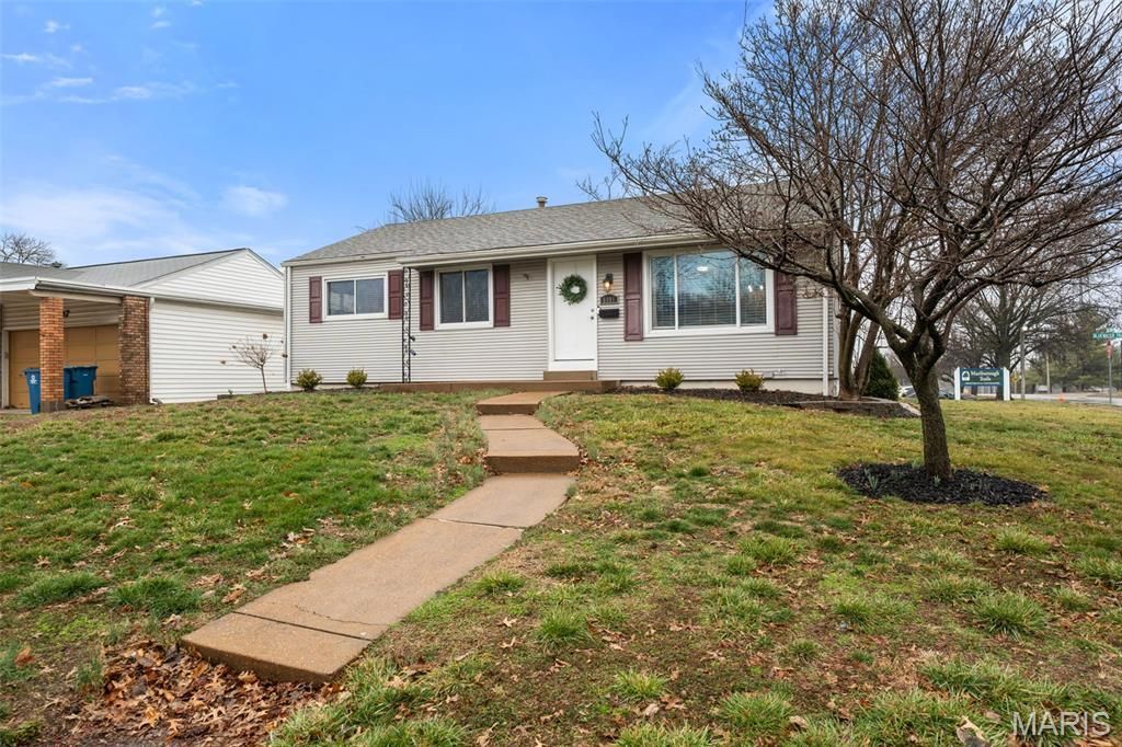 6901 General Sherman Lane, Saint Louis, MO 63123 Main Photo