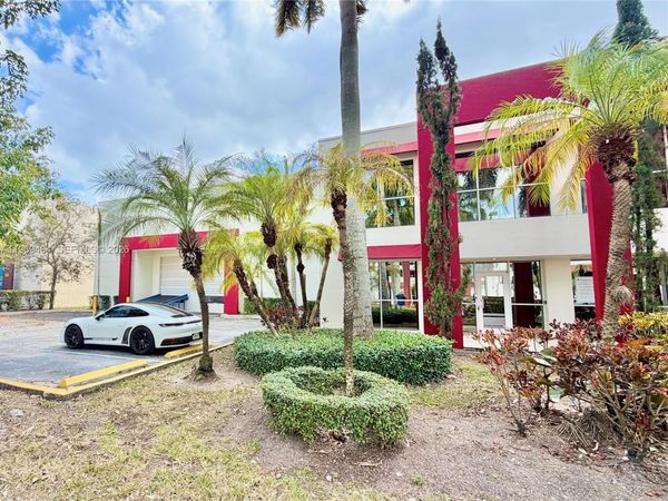 3057 NW 107th Ave , Doral, FL 33172