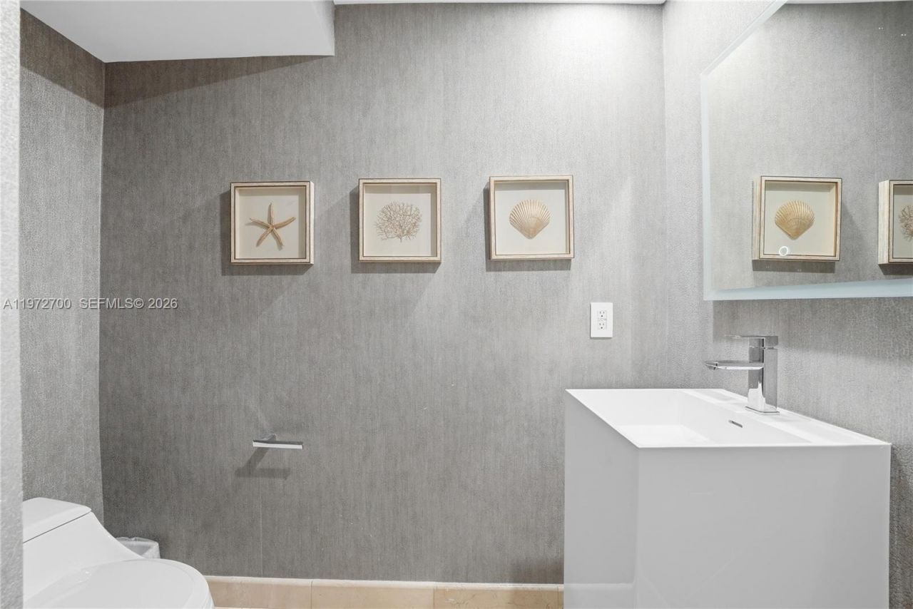 5801 Collins Ave , Unit 700, Miami Beach, FL 33140 Photo