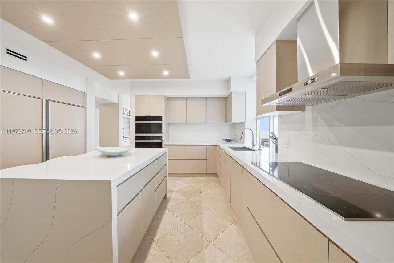 5801 Collins Ave , Unit 700, Miami Beach, FL 33140 Photo