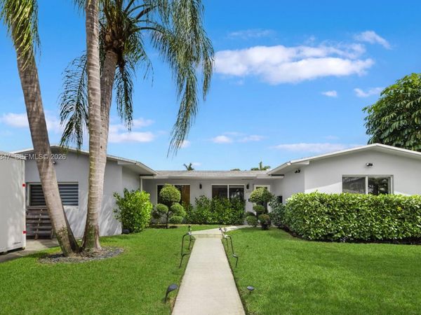 21015 NE 19th Ct , Miami, FL 33179