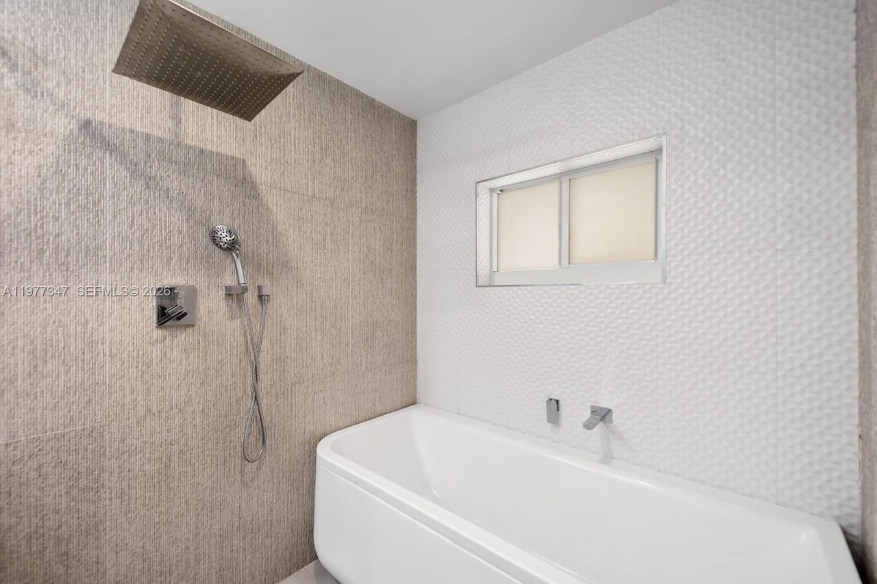 21015 NE 19th Ct , Miami, FL 33179 Photo