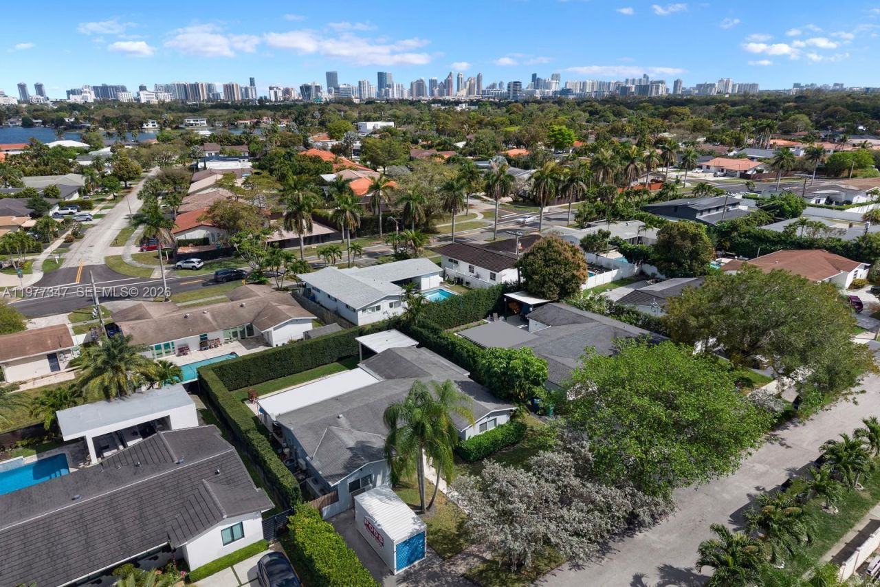 21015 NE 19th Ct , Miami, FL 33179 Photo