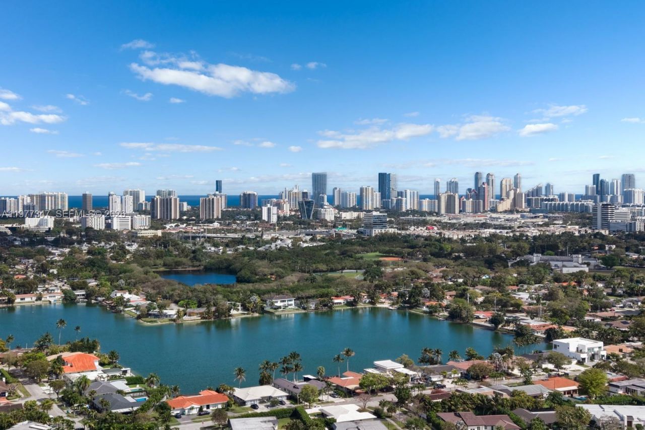 21015 NE 19th Ct , Miami, FL 33179 Photo