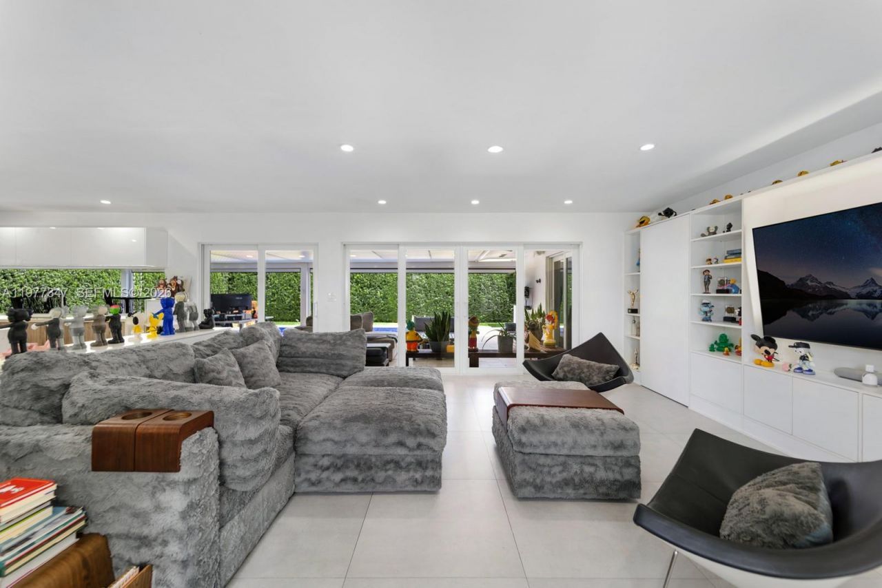 21015 NE 19th Ct , Miami, FL 33179 Photo