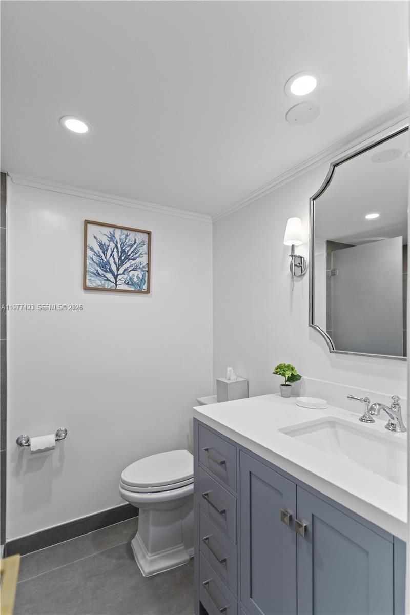 5700 Collins Ave , Unit 3A, Miami Beach, FL 33140 Photo