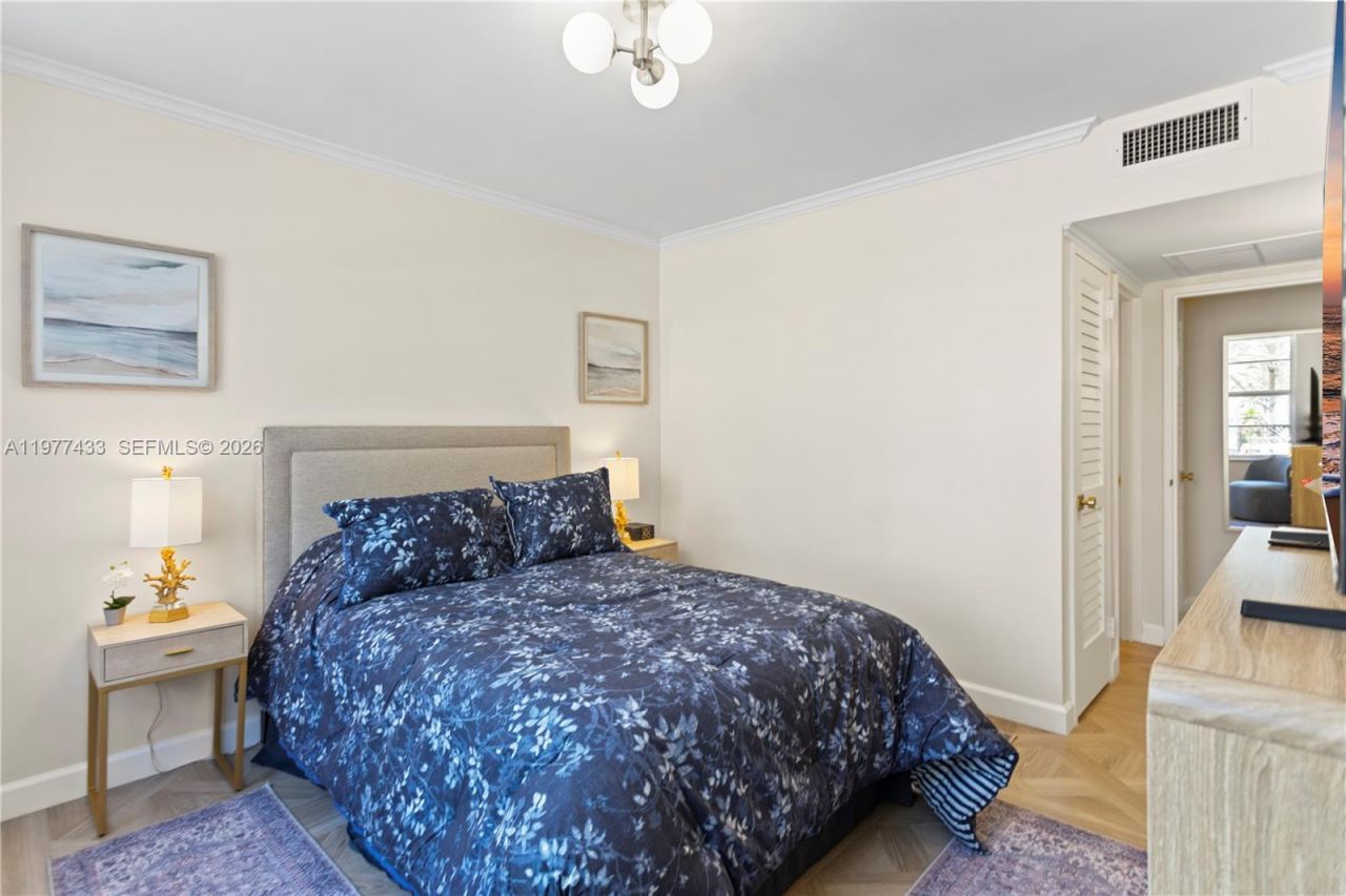 5700 Collins Ave , Unit 3A, Miami Beach, FL 33140 Photo