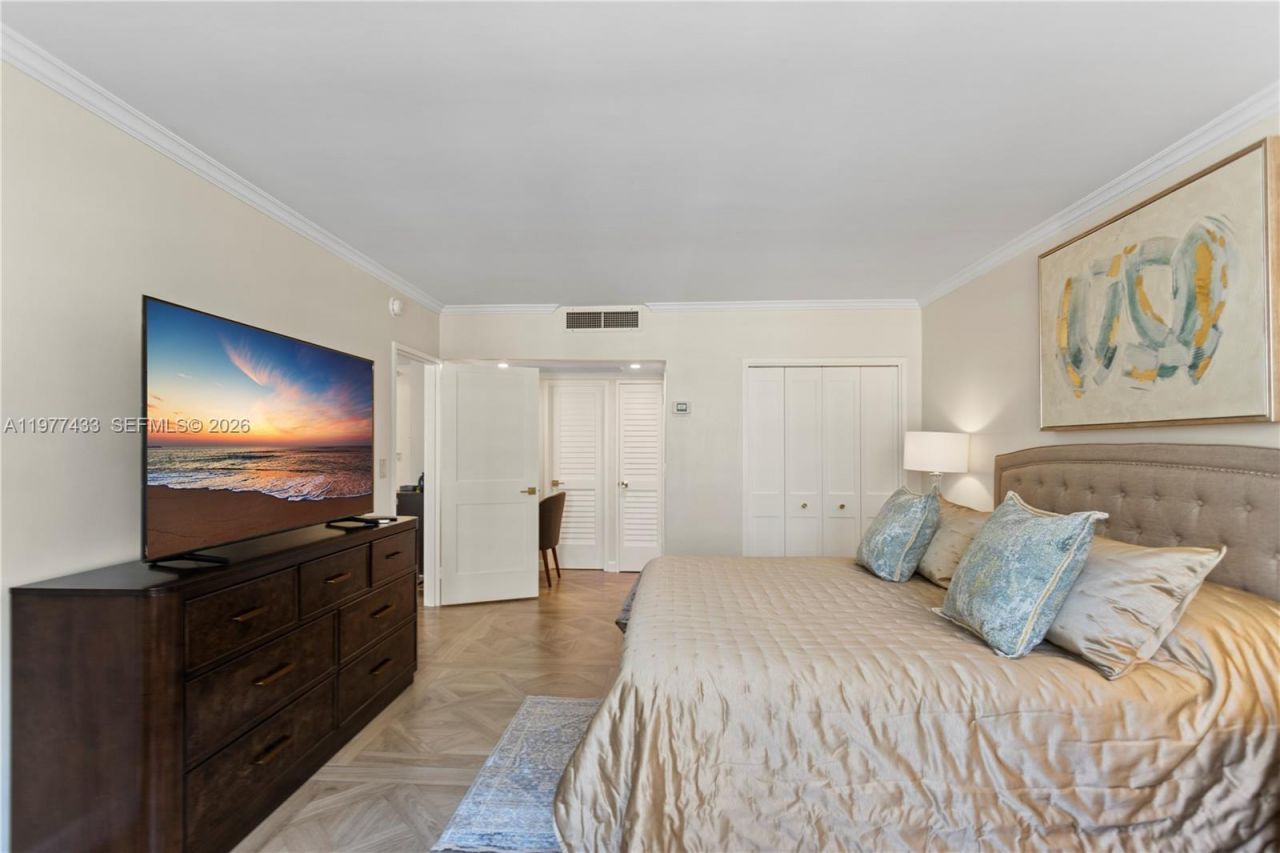 5700 Collins Ave , Unit 3A, Miami Beach, FL 33140 Photo