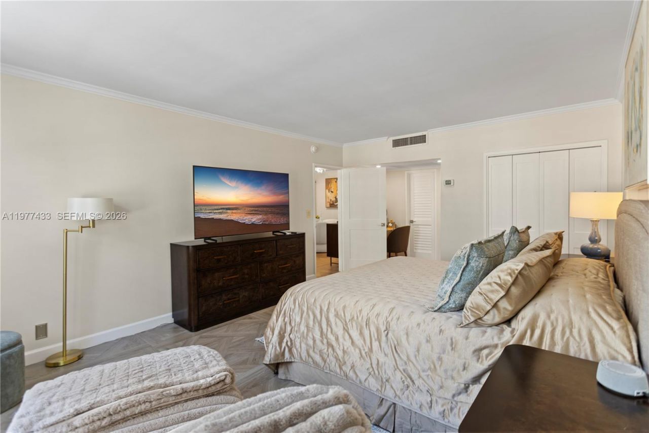 5700 Collins Ave , Unit 3A, Miami Beach, FL 33140 Photo