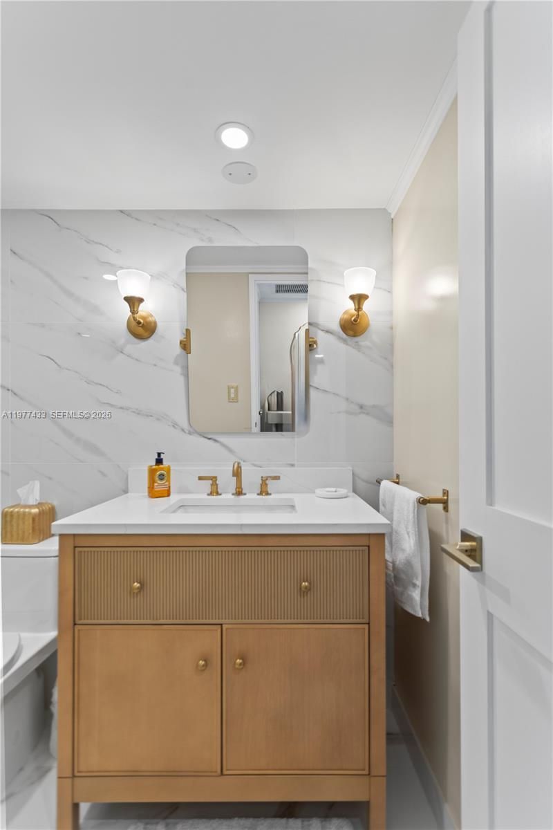 5700 Collins Ave , Unit 3A, Miami Beach, FL 33140 Photo