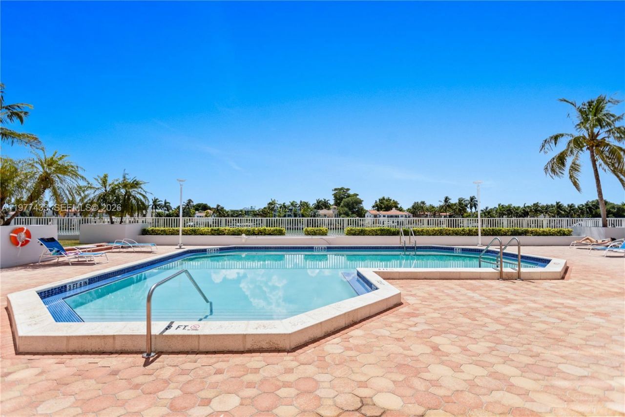 5700 Collins Ave , Unit 3A, Miami Beach, FL 33140 Photo