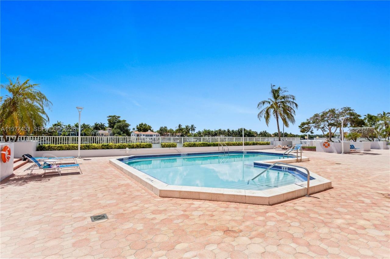 5700 Collins Ave , Unit 3A, Miami Beach, FL 33140 Photo