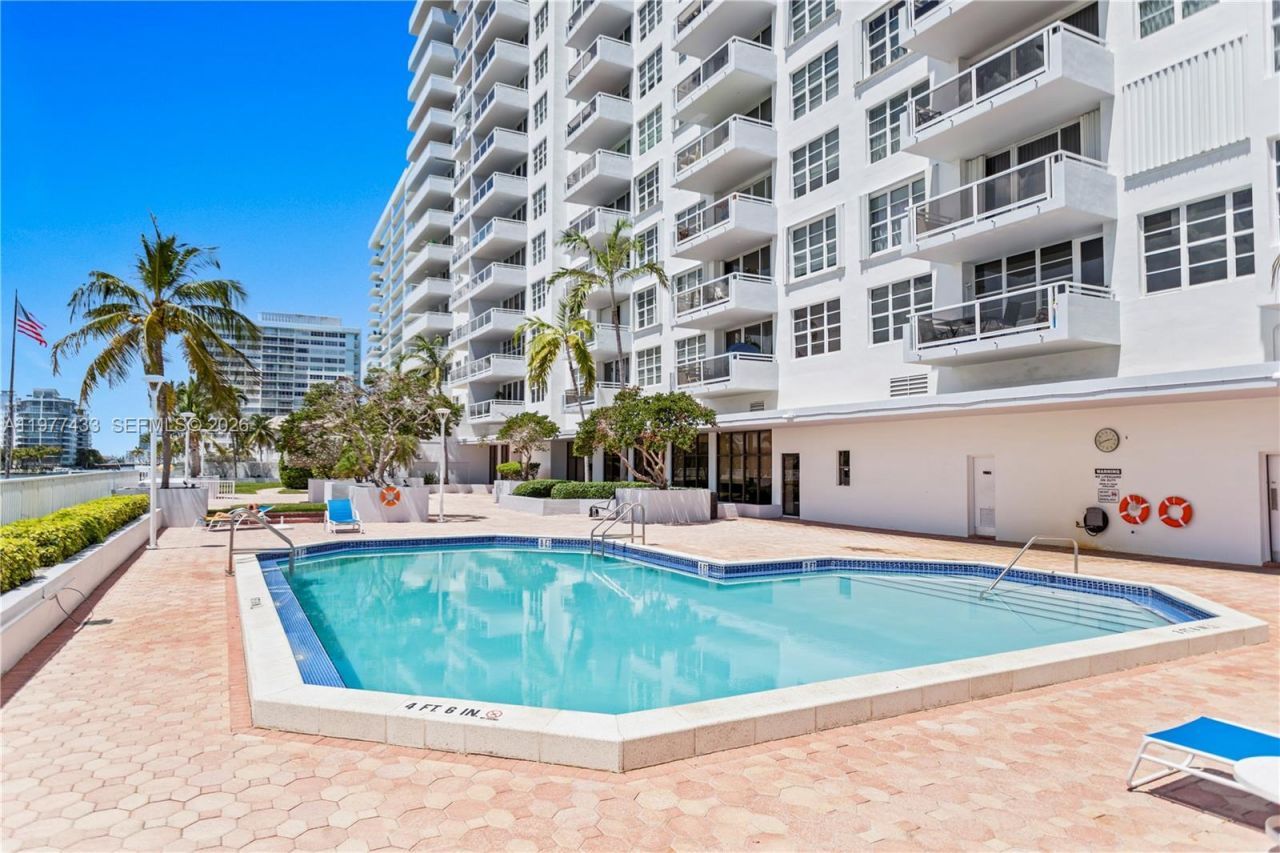 5700 Collins Ave , Unit 3A, Miami Beach, FL 33140 Photo