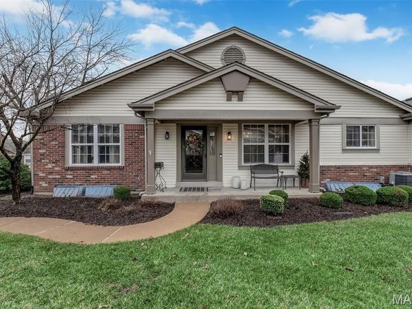 15812 Newton Ridge Drive, Chesterfield, MO 63017