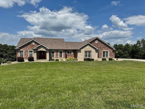 10 Bryants Creek Drive, Elsberry, MO 63343