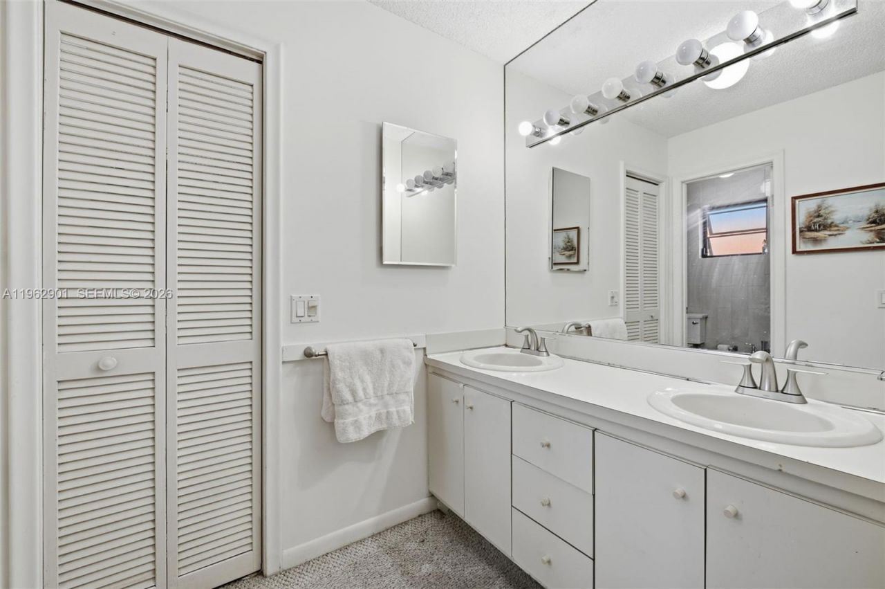 9208 Emerson Ave , Surfside, FL 33154 Photo