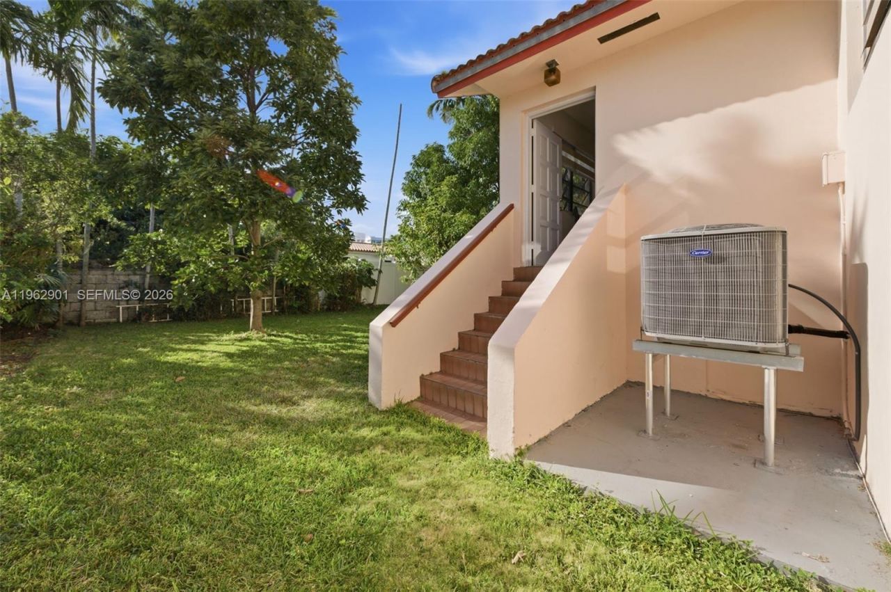 9208 Emerson Ave , Surfside, FL 33154 Photo