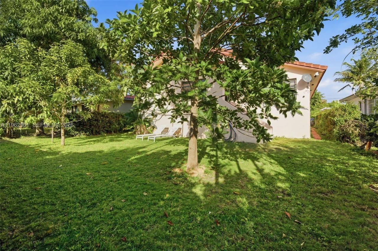 9208 Emerson Ave , Surfside, FL 33154 Photo