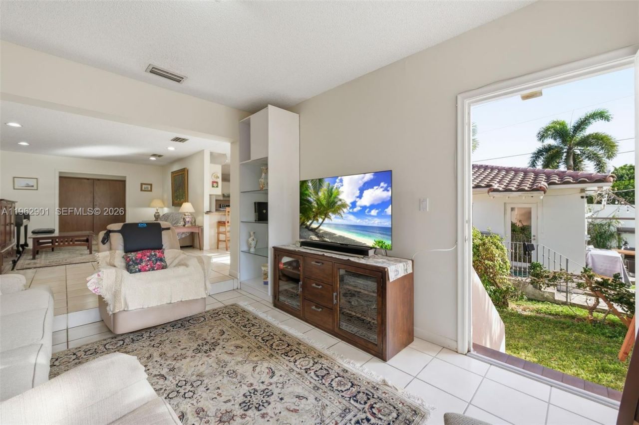 9208 Emerson Ave , Surfside, FL 33154 Photo