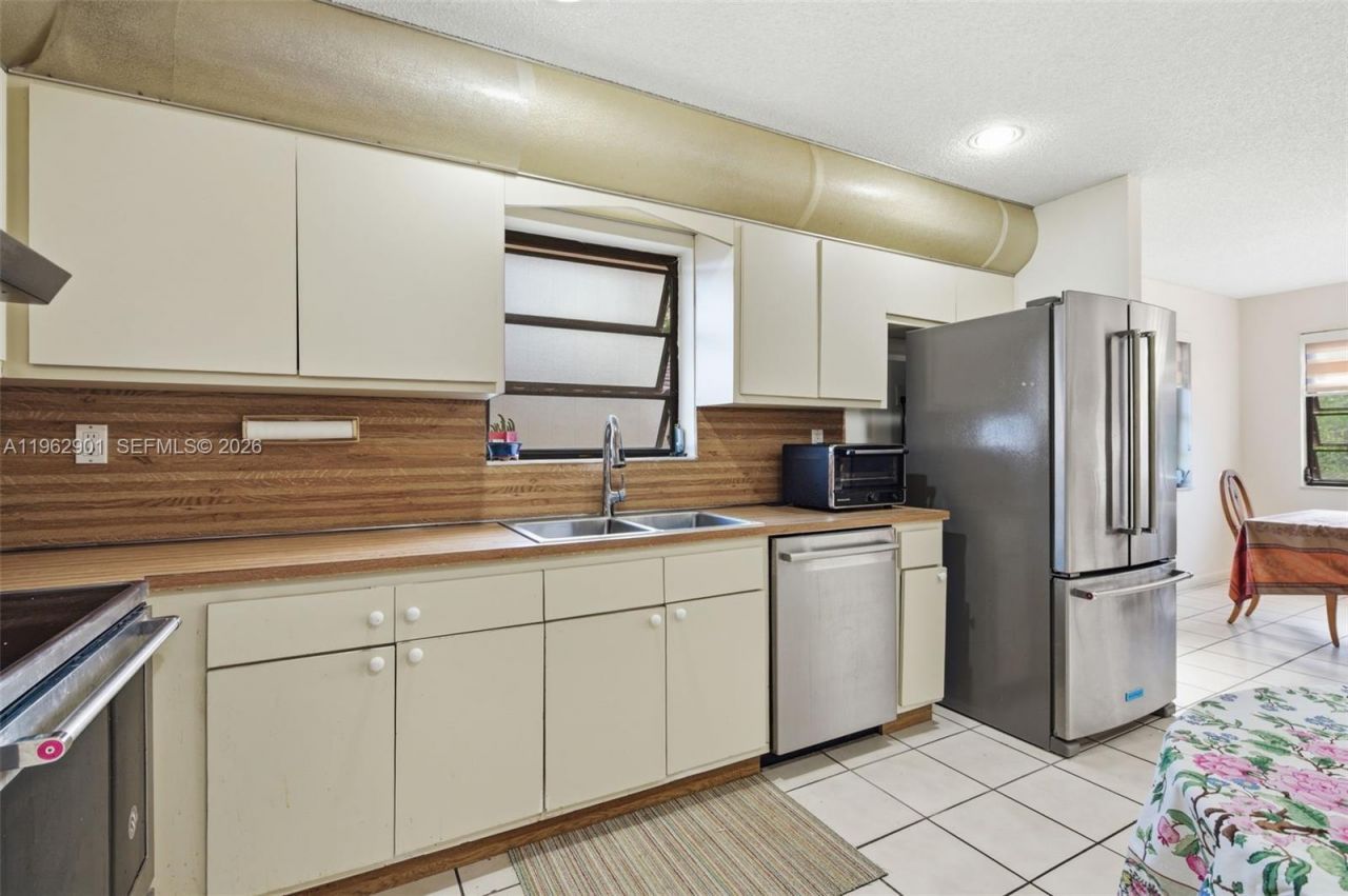 9208 Emerson Ave , Surfside, FL 33154 Photo