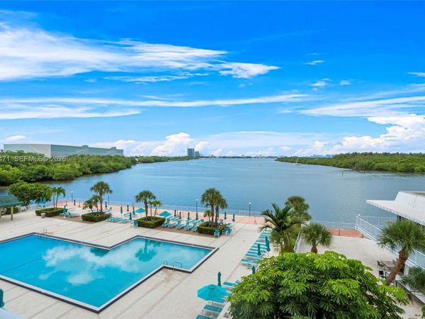 300 Bayview Dr, Unit 509, Sunny Isles Beach, FL 33160