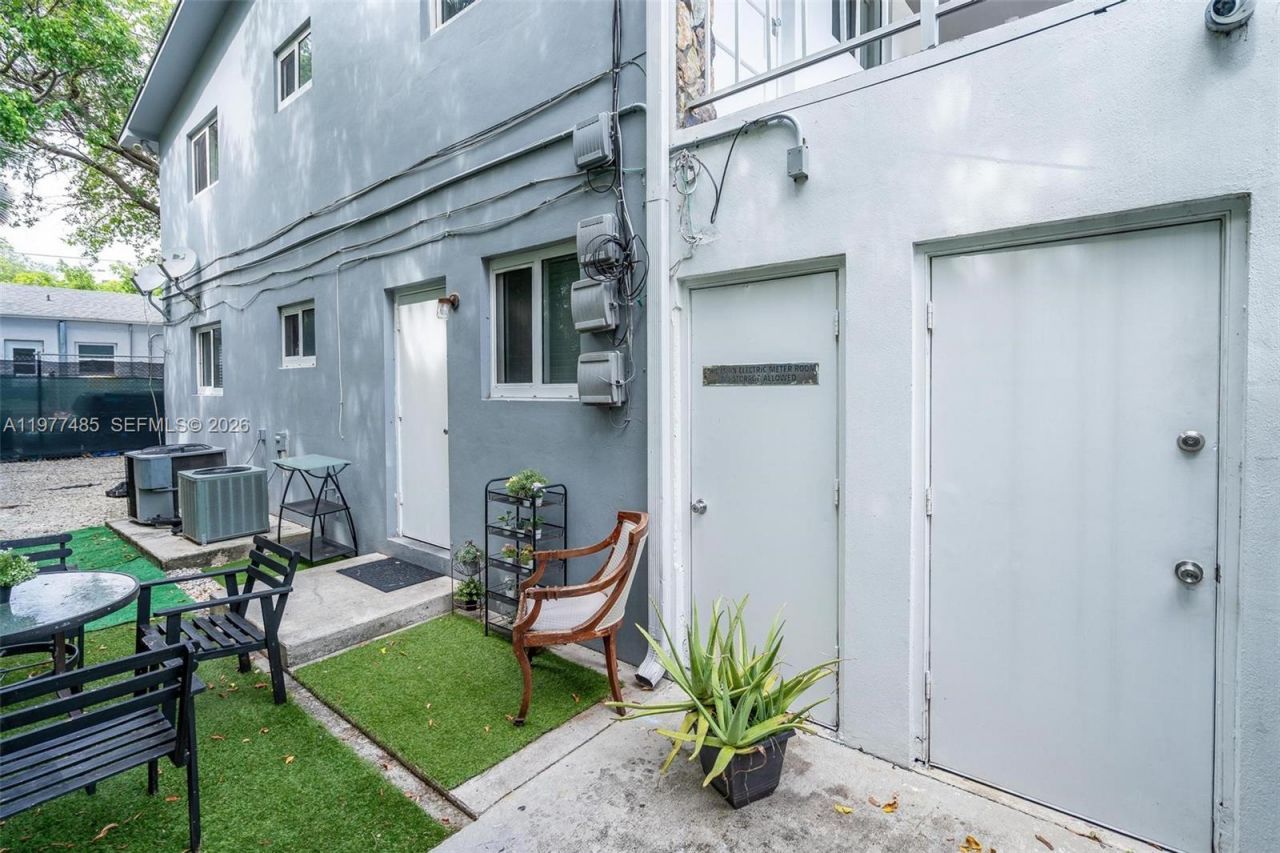 661 NE 61st St , Miami, FL 33137 Photo